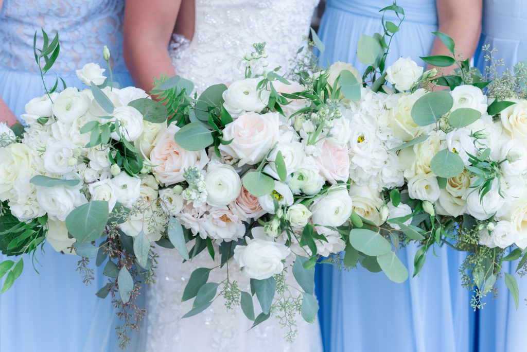 blush and white roses in wedding bouquets
